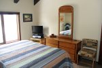 Mammoth Lakes Vacation Rental Sunrise 3- Loft with 1 Queen Bed